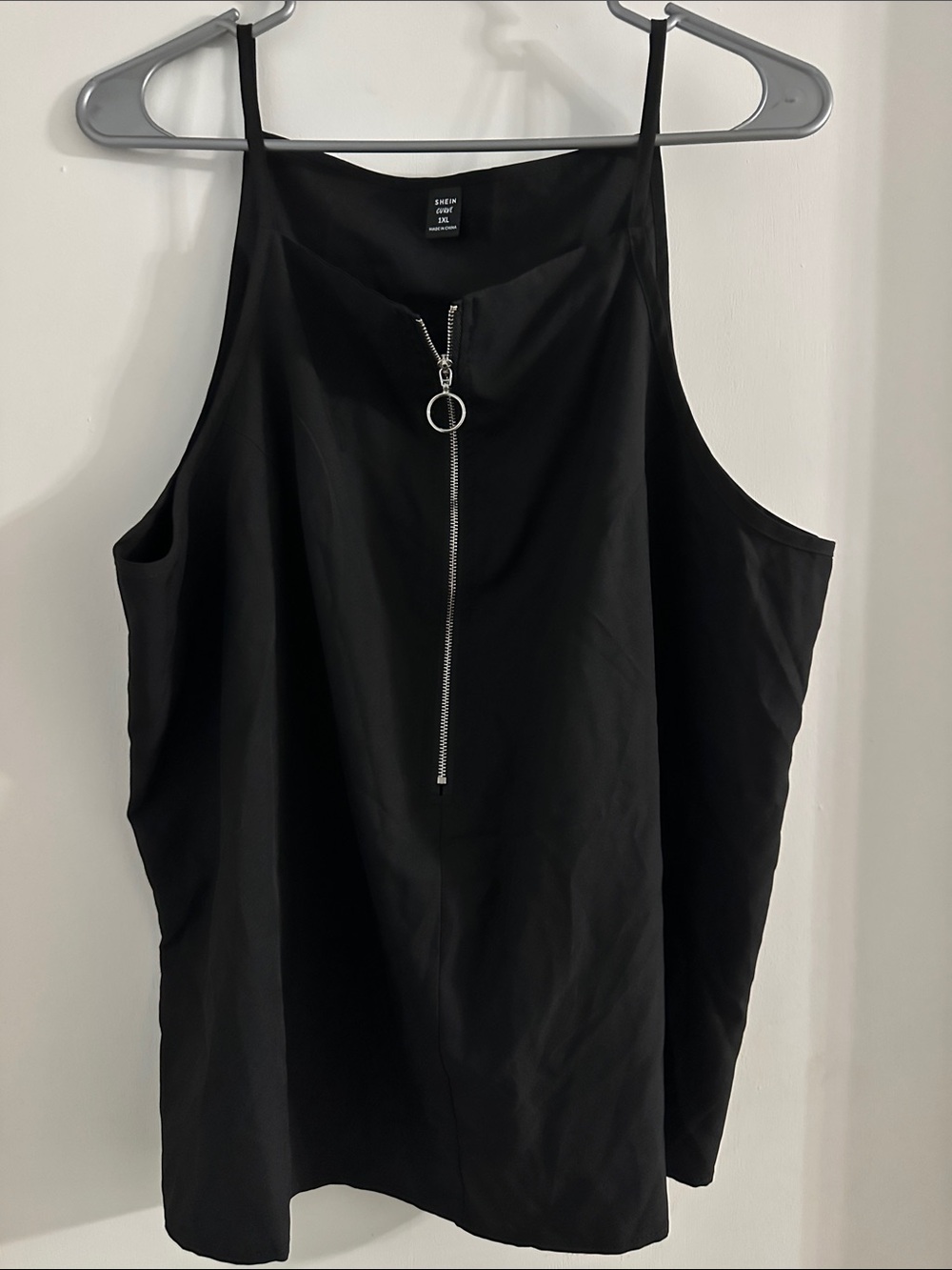 Black Sleeveless Zip-Front Women's Top